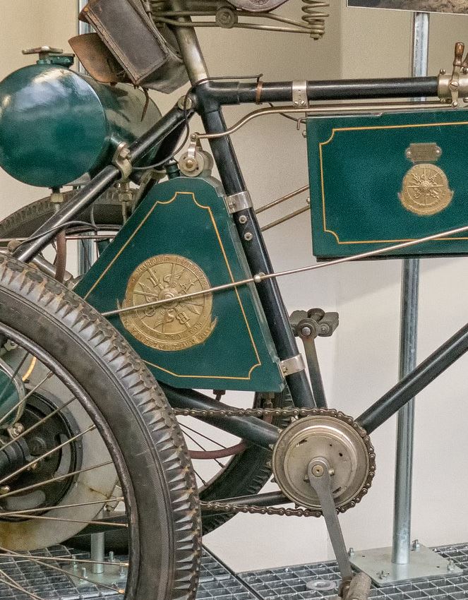 Photo d'un tricycle autour de 1900 (11x16.5