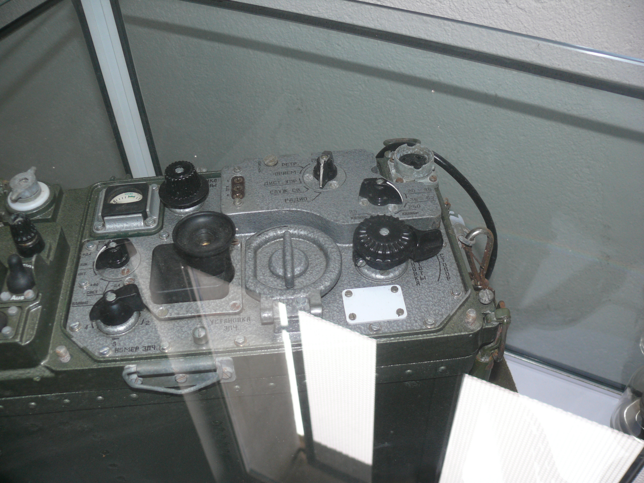 Émetteur/Récepteur R-126 – Radio Occasion (État Correct)