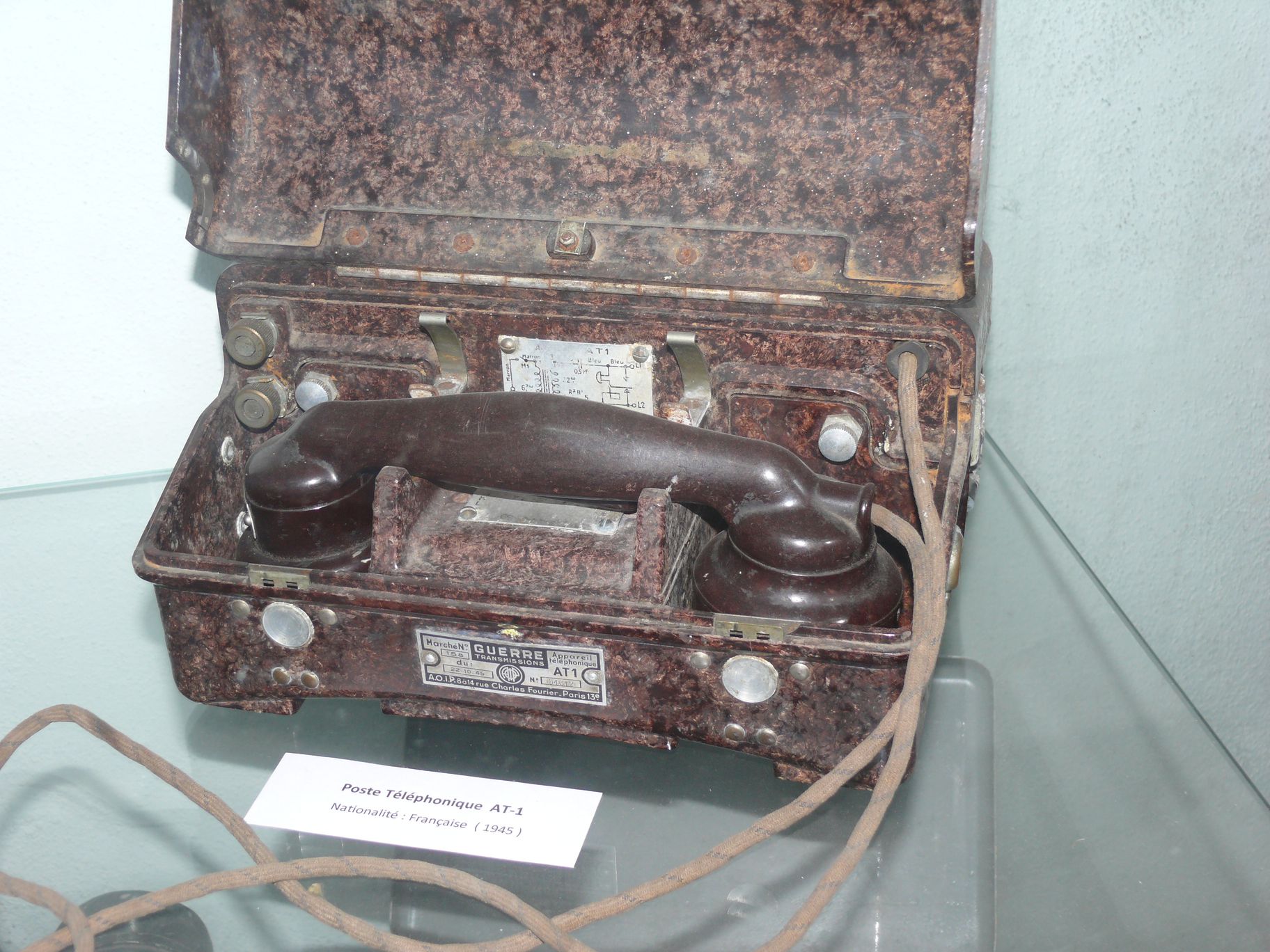 Téléphone militaire de campagne allemand - Radios et téléphones