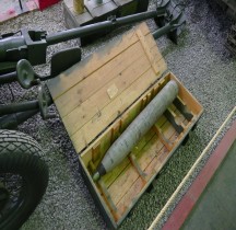LRM BM 14-17 Zil 157   Caisse de munition d'artillerie soviétique Identification d'une roquette d'exercice en caisse de transport réglementaire