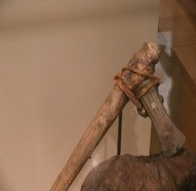 2.1 Age Bronze Moyen Moyen 1000 Av JC Hache à Douille  London Museum