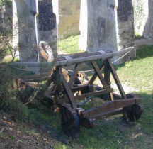 Militaria Moyen Age Catapulte ou Onagre (Chinon)