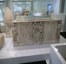 Rome Sarcophage Strigiles Défunt et Muses Marseille MHM
