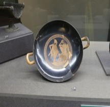 Grèce Attique Kylix Thésée vs Périphetes  Florence