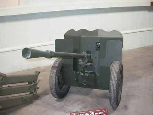 Canon Anti Char  25 mm SA L 34 Saumur