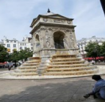 Paris Fontaine des Innocents
