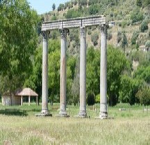 Alpes-de-Haute-Provence Riez  Le Temple d'Apollon Les Colonnes