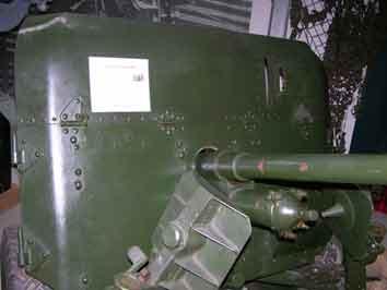 Canon Anti Char 2 pounder Londres