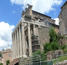 Rome Rione Campitelli Forum Romain Temple d'Antonin et Faustine