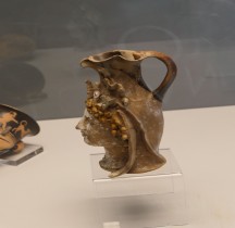 Etrurie Céramique Oenochoé Forme de tête féminine Ferrare MA