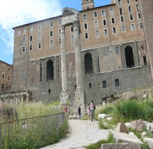 Rome Rione Campitelli Forum Romain Temple du Divin Vespasien