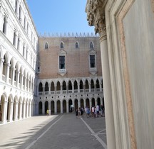 Venise Palazzo Ducale Cortile et le Logge