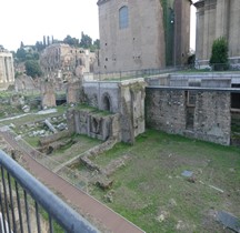 Rome Rione Campitelli Forums Impériaux 1 Forum Cesar Habitats Médiévaux