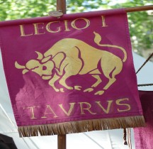 Vexillum Legio I Germanica Taurus Nimes