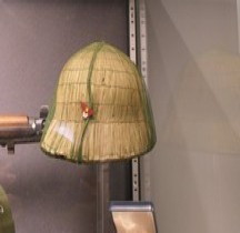 Vietnam 1950 Casque Viet-minh Feuilles de Bambou Moustiquaire Frejus Musée TdM