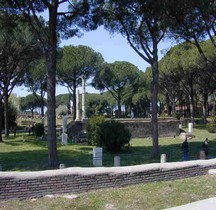 Ostia Antica Regio II Insula VII  Place des Corporations