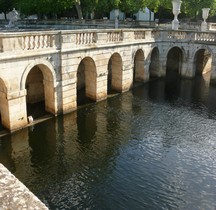 Gard Nimes Augusteum Jardins Fontaine Nymphée