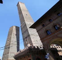 Bologna le Torre Torre Garisenda