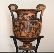 Grande Grèce Apulie Cratère à Volutes Funerailles d' Opheltès à Némée, connu  sous le nom d'Archémoros Naples MANN