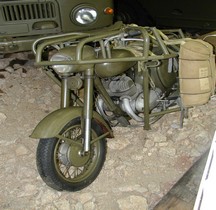 Jawa 1963 Type 360  350 cm3  avec un cadre de protection pour le parachutage Lesany