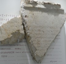 Gard Nimes Schola des Utriculaires Hommage à Dolabella