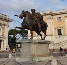 Rome rione Campitelli Capitole Statue équestre de Marc Aurèle Copie