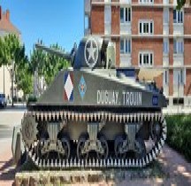Char Moyen Sherman M4a4 Duguay Trouin 2e Régiment de Cuirassiers  1e DB Dijon
