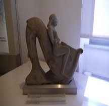 Etrurie Statuaire Cavaliere Ippocampo Tuf Poggio Marama Rome MNE