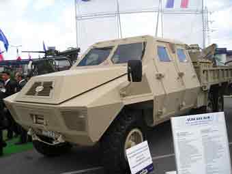 ACMAT TPK 650 BLG Eurosatory 2004