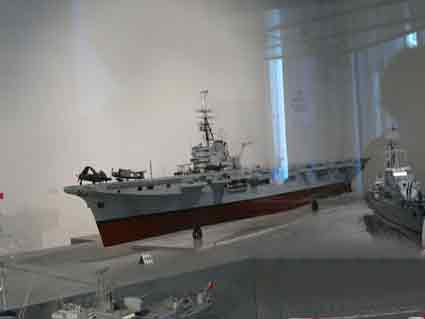 Porte Avions Arromanches R 95  (Maquette )Paris