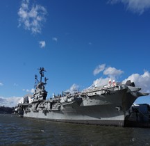 Porte avions USS Intrepid CV 11 New York