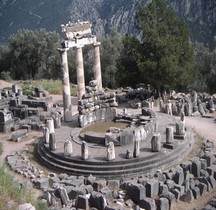 Phocidie Delphes Tholos Sanctuaire d'Athéna Pronaia.