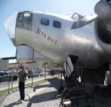 Boeing B-17 G 90 DL Flying Fortress Krismet -Piccadilly Lilly II