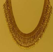 5 Etrurie Collection Castellani  Collier avec pendentifs forme Amphore Rome MNE