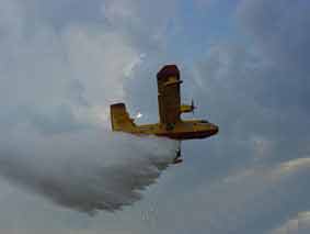 Canadair CL 415 Italien en action