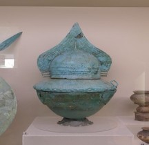 Age du Fer Villanovien Culture Latiale Urne Funeraire Rome MNE