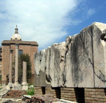 Rome Rione Campitelli Forum Romain Porticus Lucius et Gaius