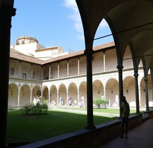 Florence Basilica di Santa Croce Interieur les Cloitres