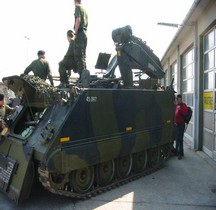 M 113 ARV M 579  Véhicule Blindé Léger Dépannage e