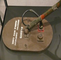 Mine Detector( Polish) number 3 Londres IWM