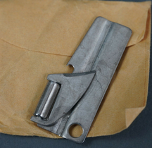 Ouvre Boite de Poche P 38 Pocket Can Opener
