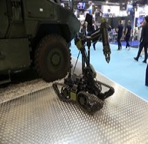 Terre UGV AUNAV.NEO HD  Robot de déminage à géométrie variable EOD / IED / NRBC Eurosatory 2026
