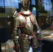 1604 Armure de cérémonie Prunkharnisch  Prunkharnisch mit Sattel und Sturmhaube  Kurfürsten Johann Georg I. von Sachsen