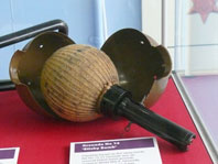 Grenade 2e Gm 1940 Type 74 Sticky bomb Bovington