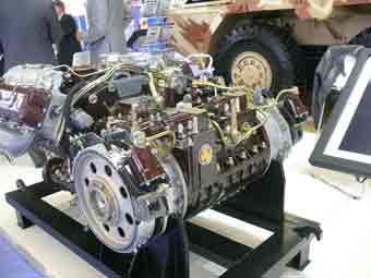 Moteur BMP Moteur diesel UTD 203  Eurosatory 2012