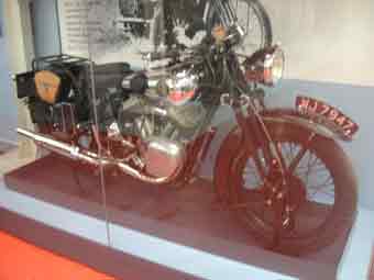 Brough SS 100 Superior solo Bovington