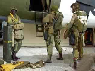 1944 Parachutiste 101° Airborne Trooper St Mère L'Eglise