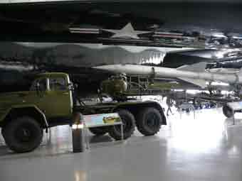 Missile Sol Air SA 2 Guideline S75 Dvina Tracteur Zil 131V Duxford