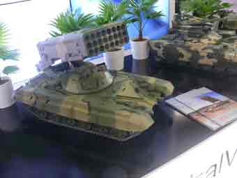 TOS 1A Solntsepyok Soleil Flamboyant   Tiajiolaïa  ognemiotnaïa sistema Maquette Eurosatory 2012