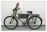 Vélo Allemand Adler 1945 Volkssturm  mit Panzerfaust am Fahrrad